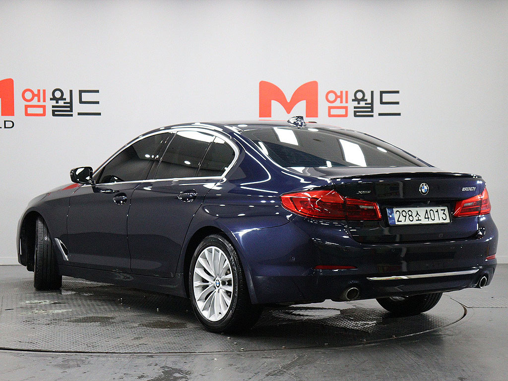 BMW 5-SERIES G30 2019