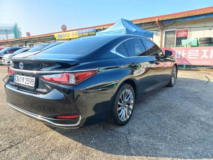 LEXUS ES300H 2019