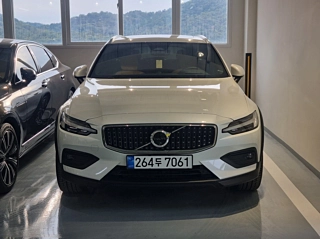 Заказать VOLVO V60 CROSS COUNTRY