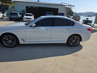 BMW 5-SERIES G30 2017