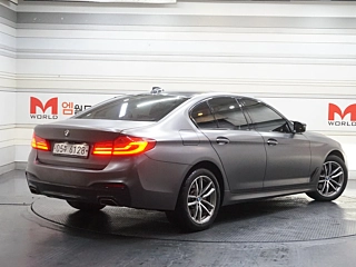 BMW 5-SERIES G30 2017