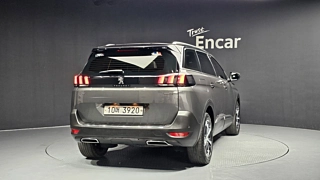 PEUGEOT 5008 2018