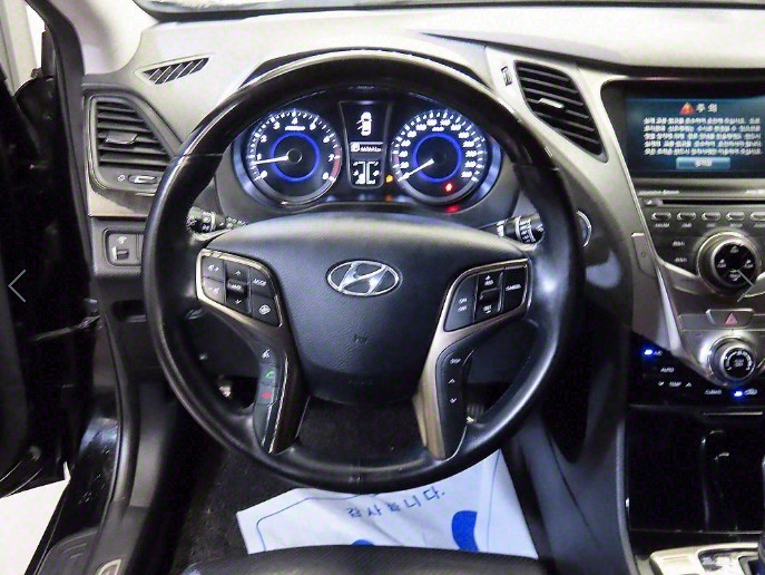 HYUNDAI GRANDEUR HG 2011