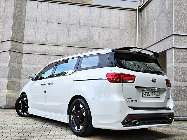 KIA CARNIVAL 2017