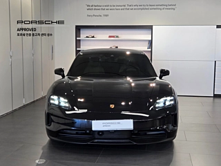 PORSCHE TAYCAN 2025