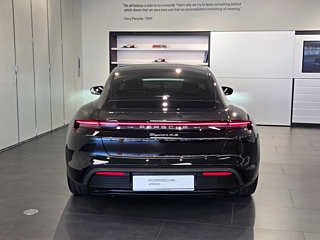 PORSCHE TAYCAN 2025