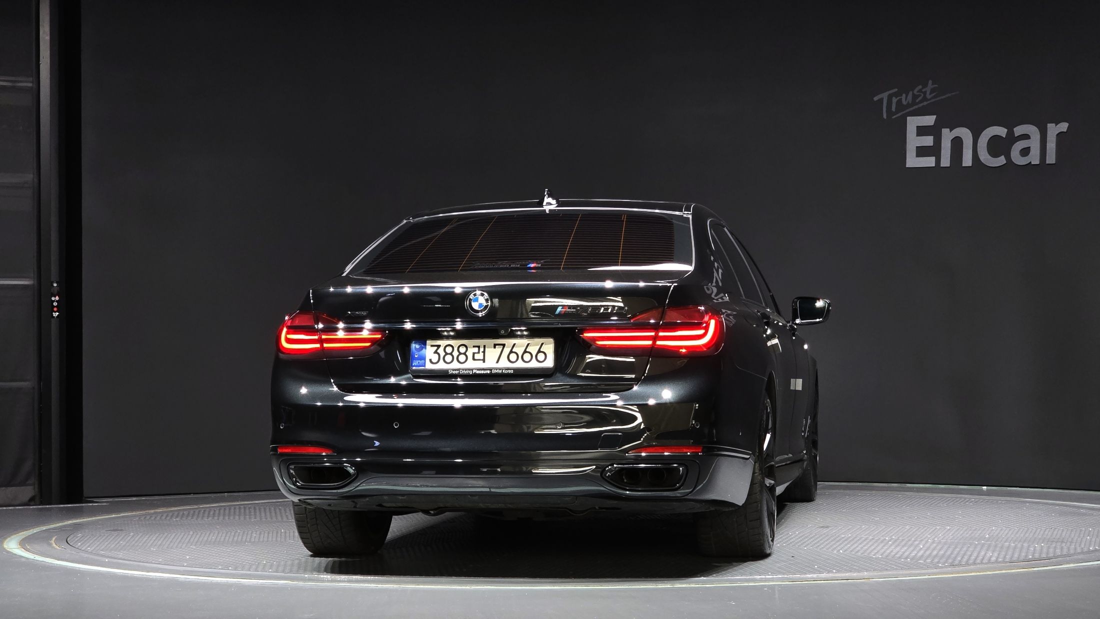 BMW 7-SERIES G11 2016