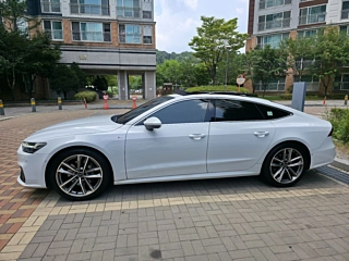 AUDI A7 4K 2020