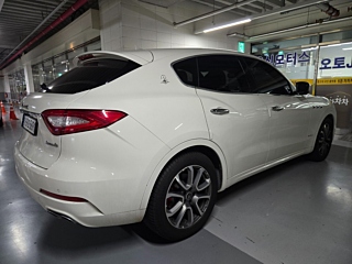 MASERATI LEVANTE 2020