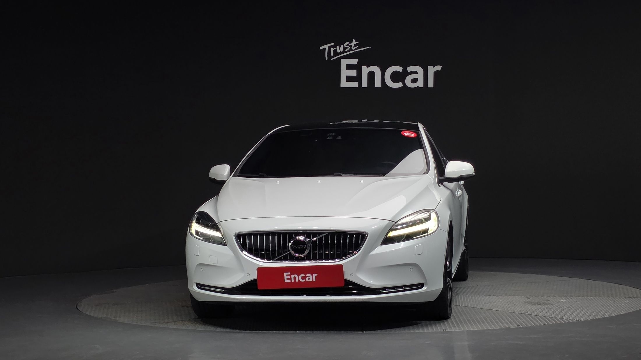 VOLVO V40 2017