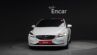 VOLVO V40 2017