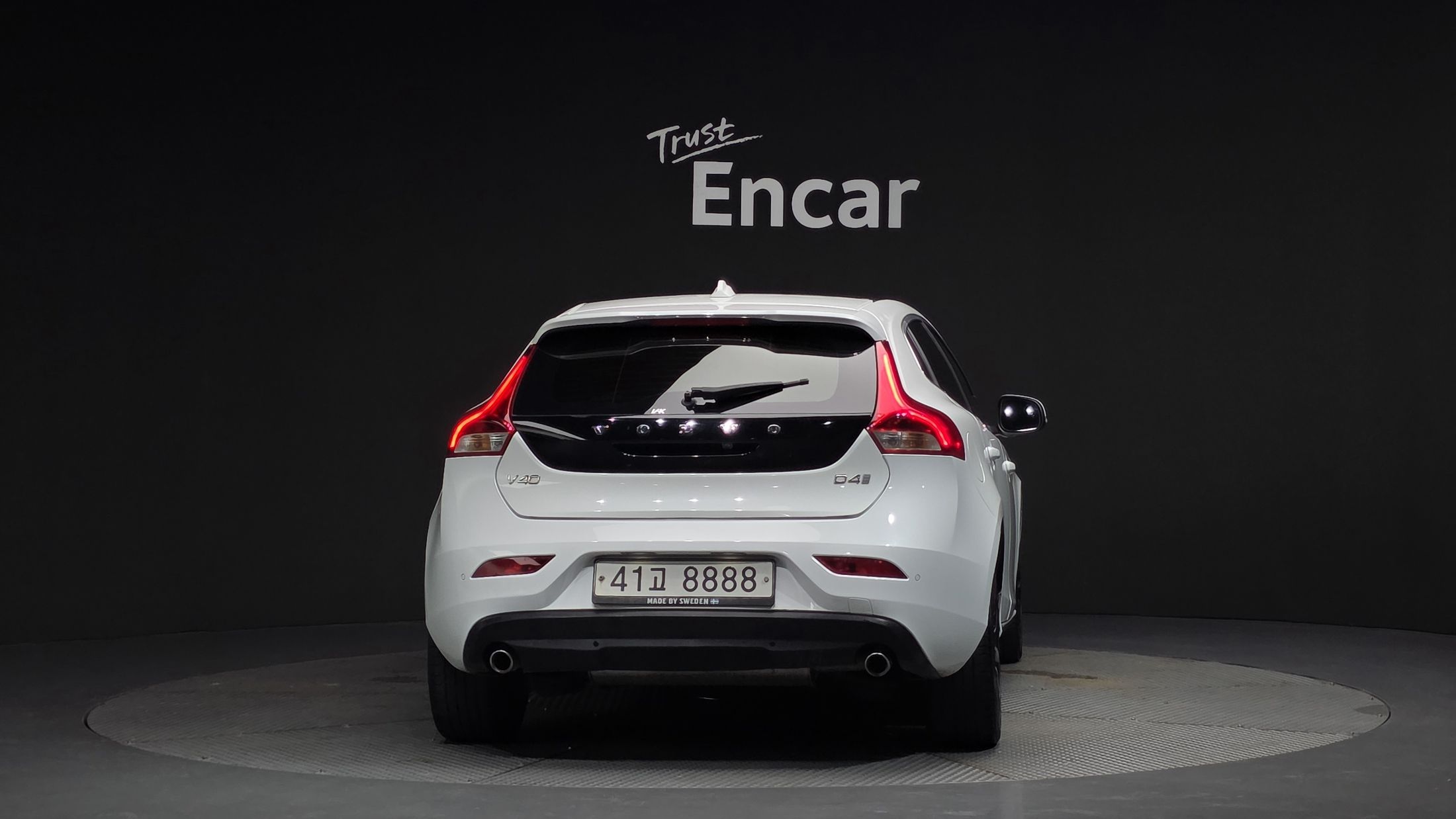 VOLVO V40 2017