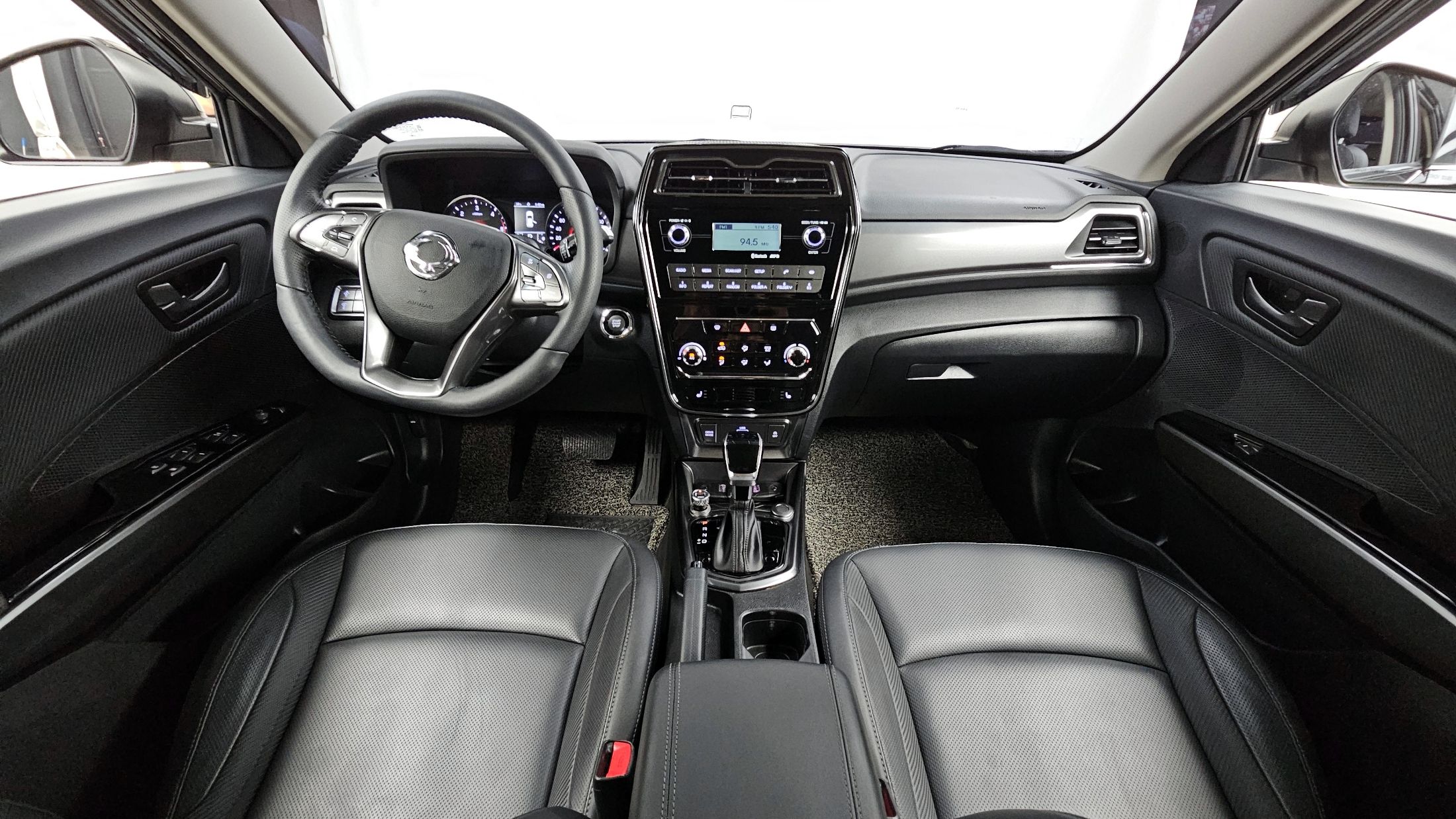 SSANGYONG TIVOLI VERY NEW 2019