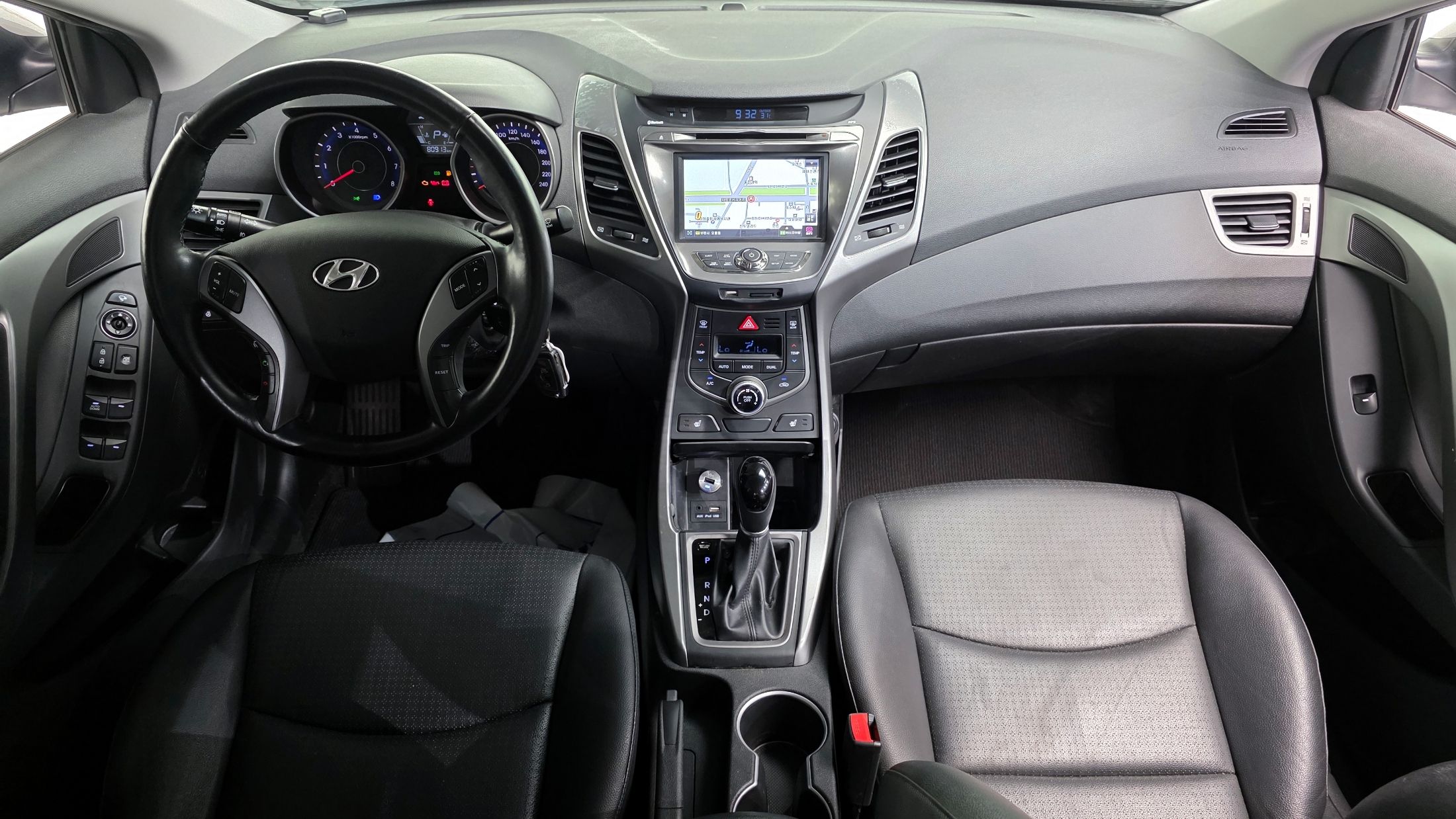 HYUNDAI AVANTE 2015