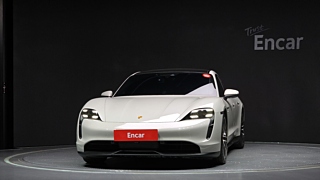 PORSCHE TAYCAN 2021