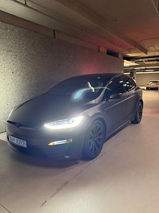 TESLA MODEL X  2023