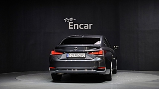 LEXUS ES300H  7 GENERATION Executive 2024