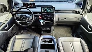 HYUNDAI STARIA  Lounge 9 Seater 2021