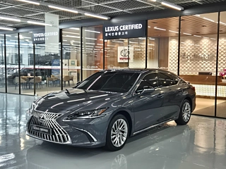 Заказать LEXUS ES300H