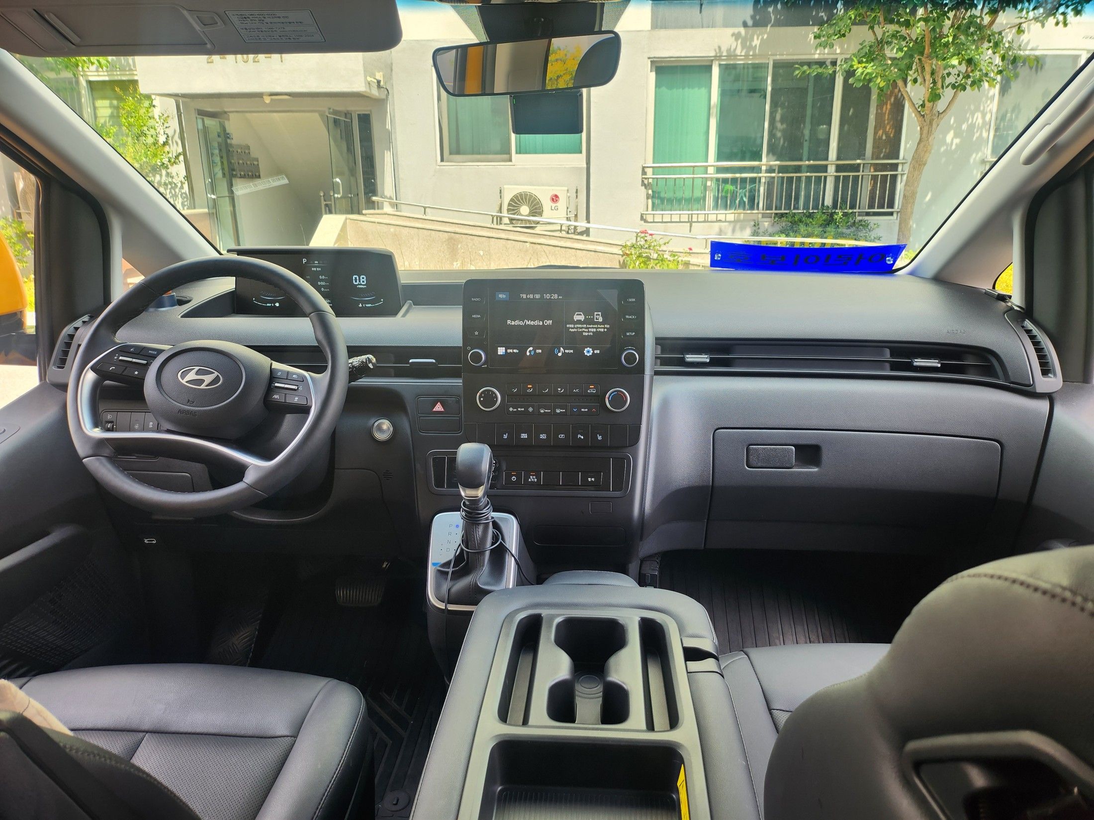 HYUNDAI STARIA 2024