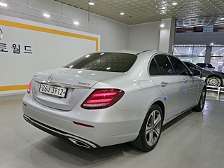 MERCEDES BENZ E-CLASS W213 2018