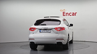 MASERATI LEVANTE 2020