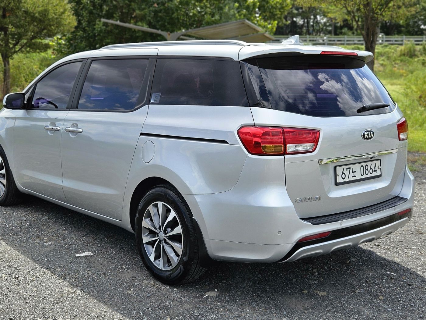 KIA CARNIVAL 2016
