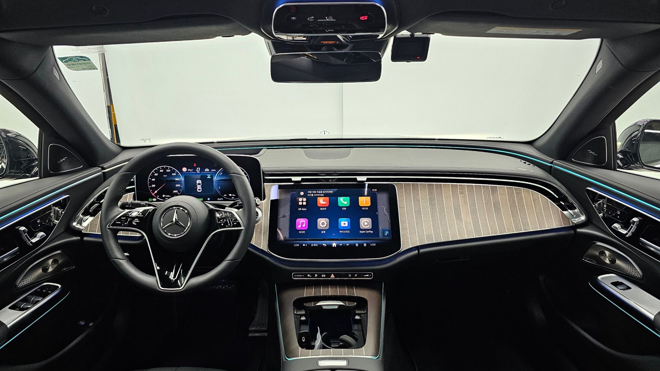 MERCEDES BENZ E-CLASS W214 2025