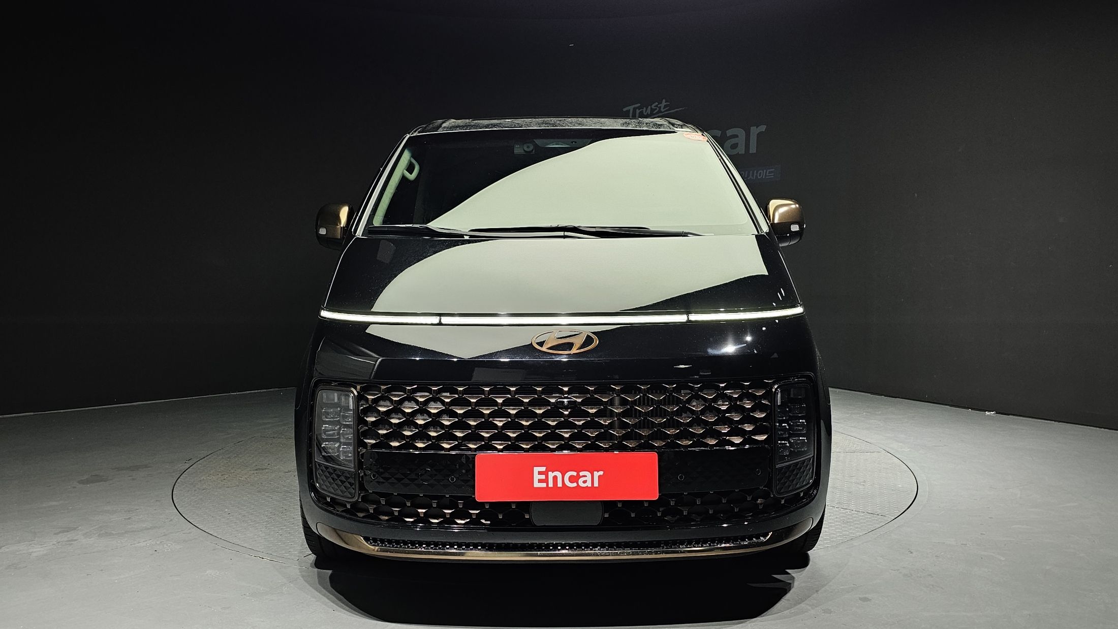 HYUNDAI STARIA 2025
