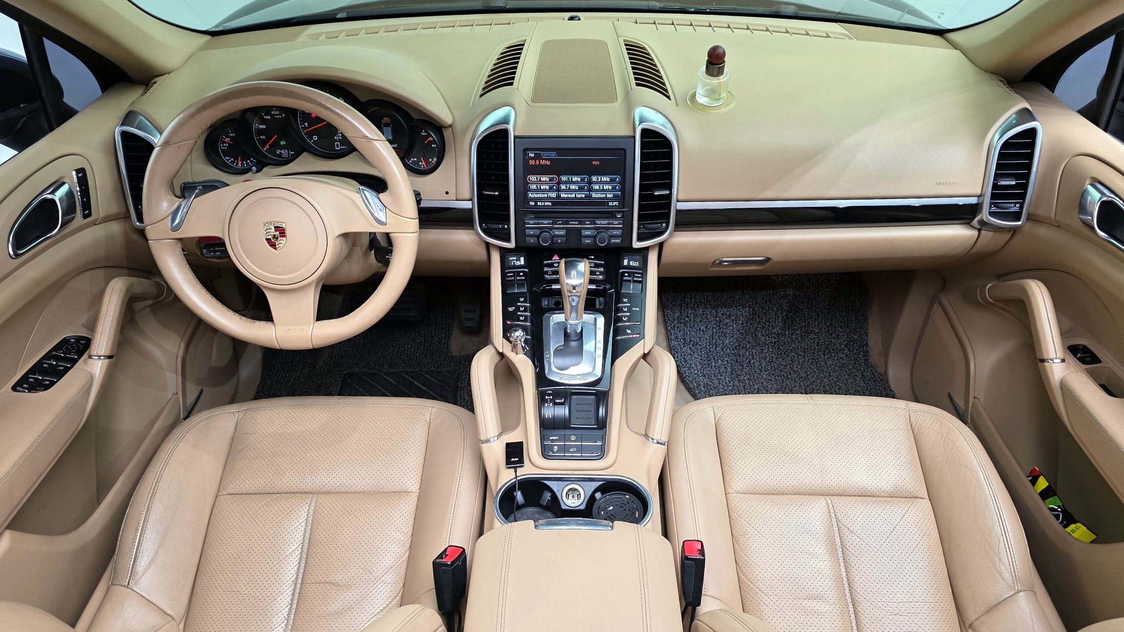 PORSCHE CAYENNE 2011