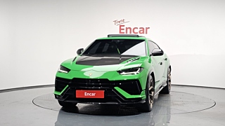 LAMBORGHINI URUS 2024