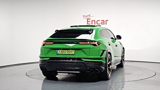 LAMBORGHINI URUS 2024