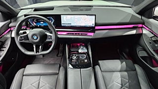 BMW 5-SERIES G60  530i xDrive M Sport 2025