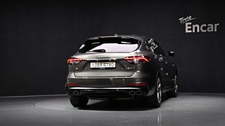 MASERATI LEVANTE 2021