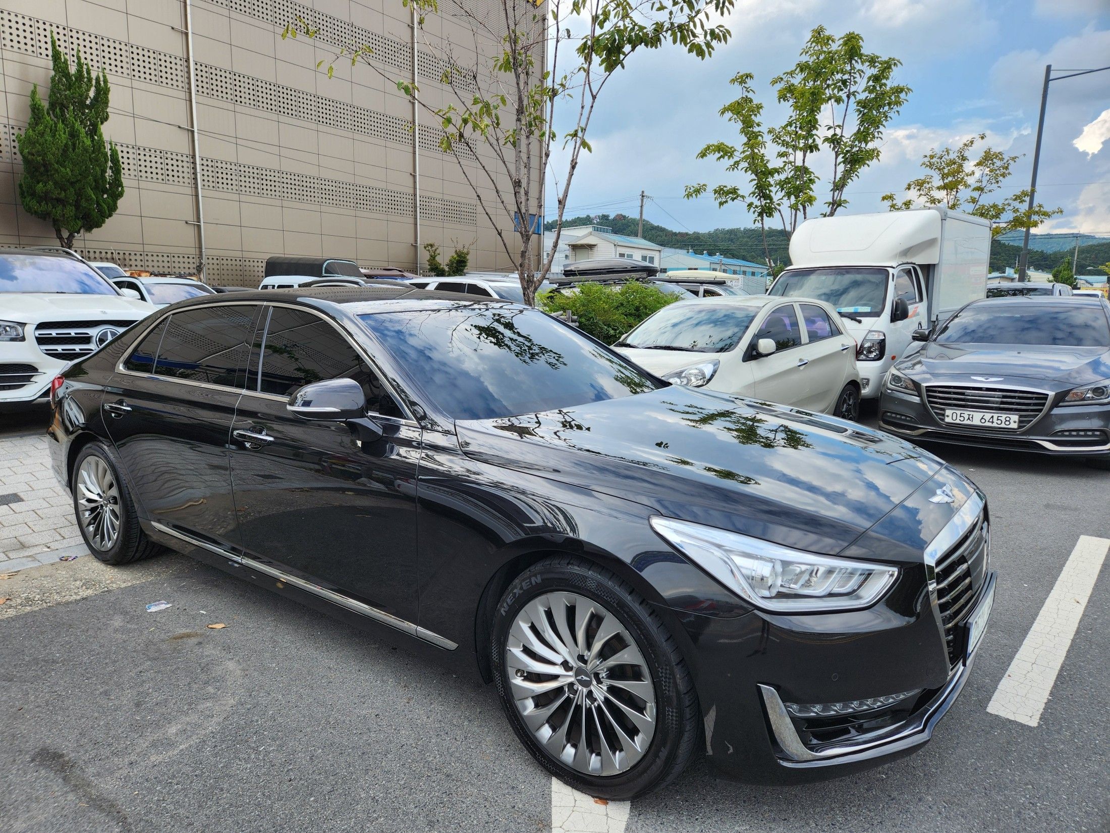 GENESIS EQ900 2018