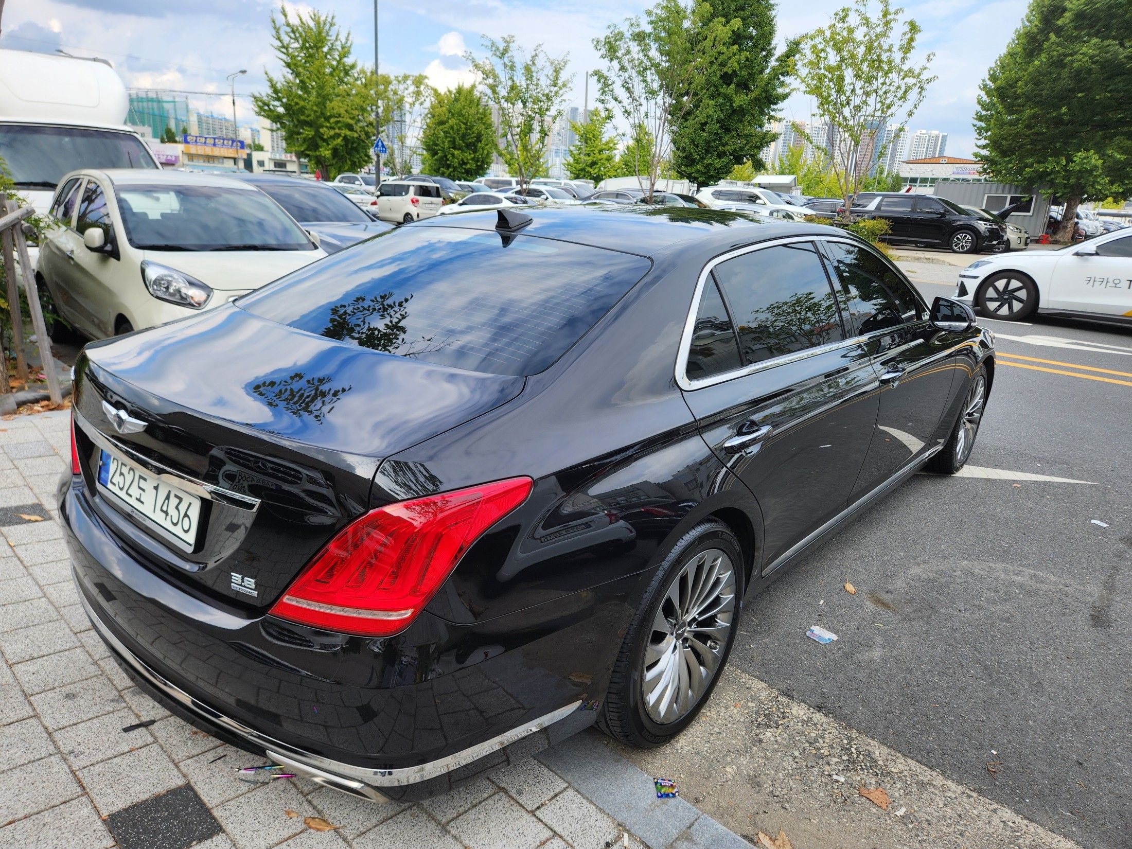 GENESIS EQ900 2018