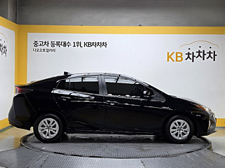 TOYOTA PRIUS  4 GENERATION 1.8 E 2018