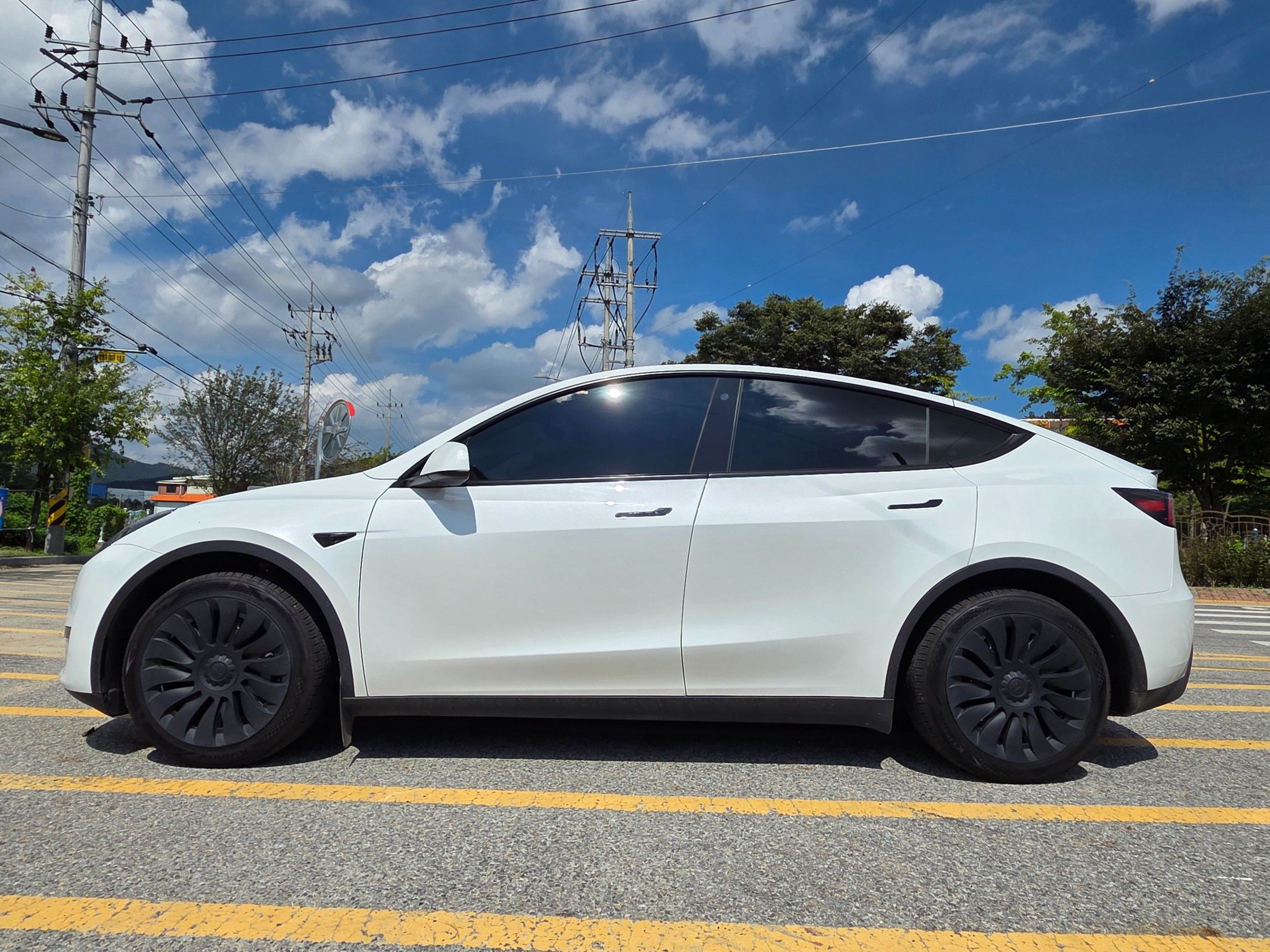 TESLA MODEL Y 2023