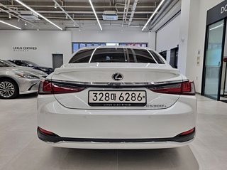 LEXUS ES300H  7 GENERATION Luxury Plus 2024