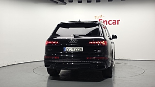 AUDI Q7 4M 2023