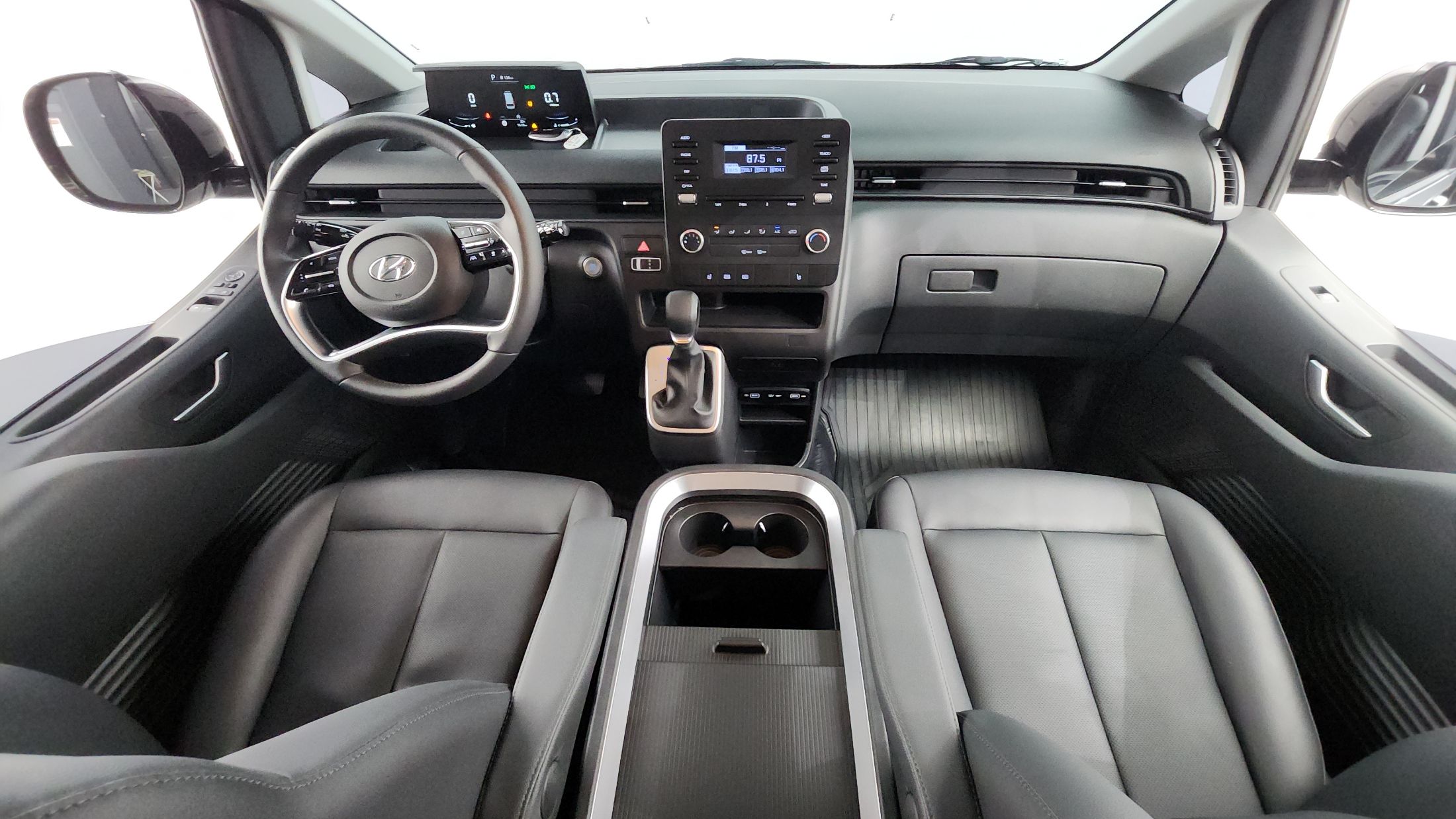 HYUNDAI STARIA 2023