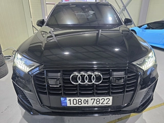 AUDI Q7 4M 2023