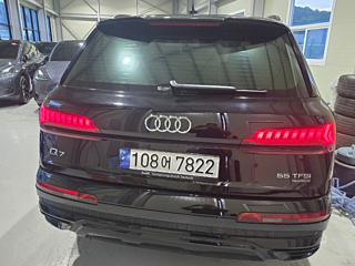 AUDI Q7 4M 2023