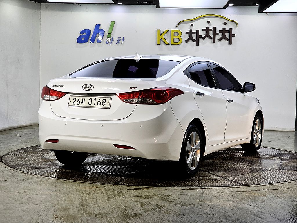 HYUNDAI AVANTE MD 2013