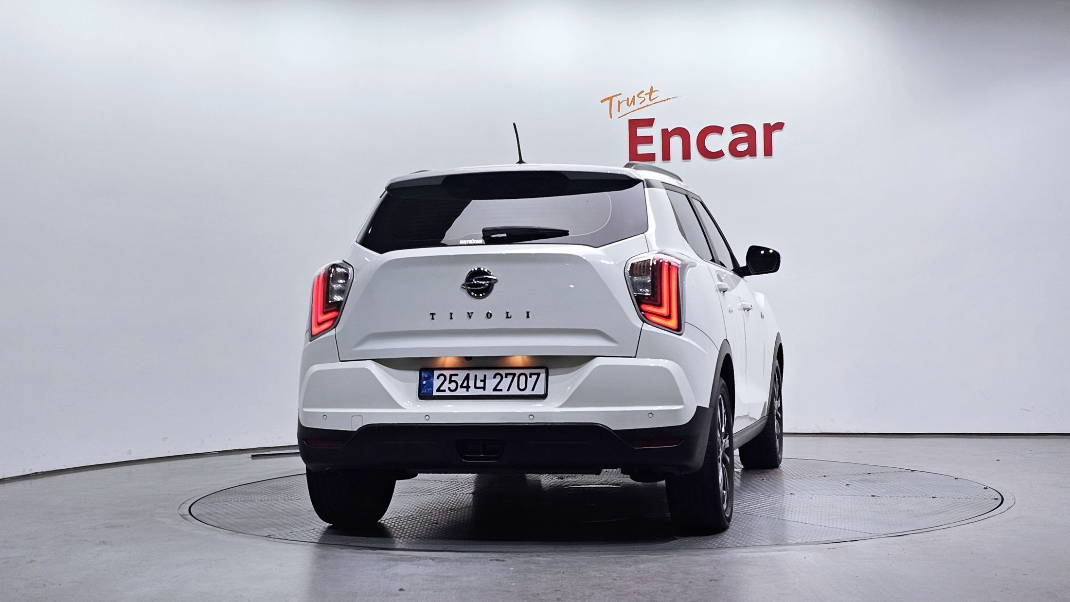 SSANGYONG TIVOLI VERY NEW 2021