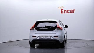 VOLVO V40 2017
