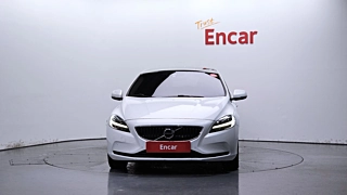 VOLVO V40 2017