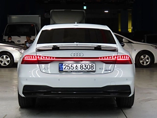 AUDI A7 4K 2023
