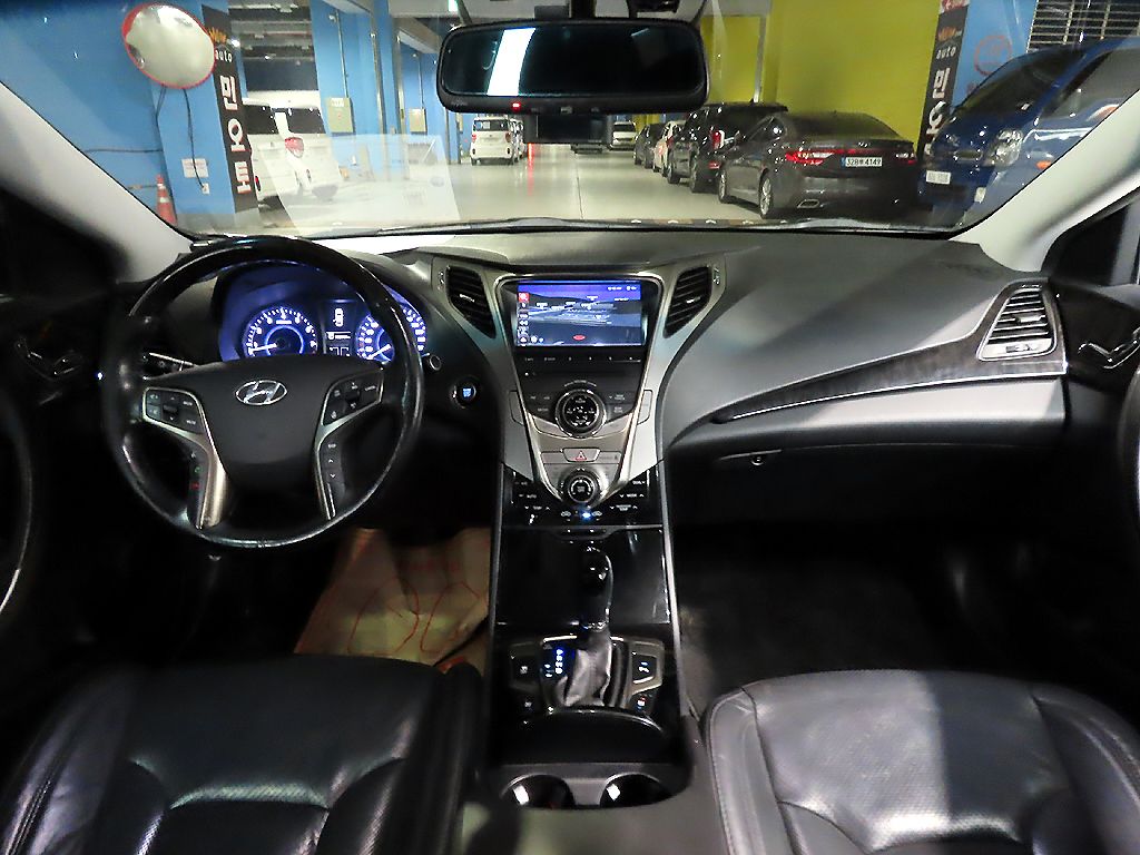 HYUNDAI GRANDEUR HG 2012