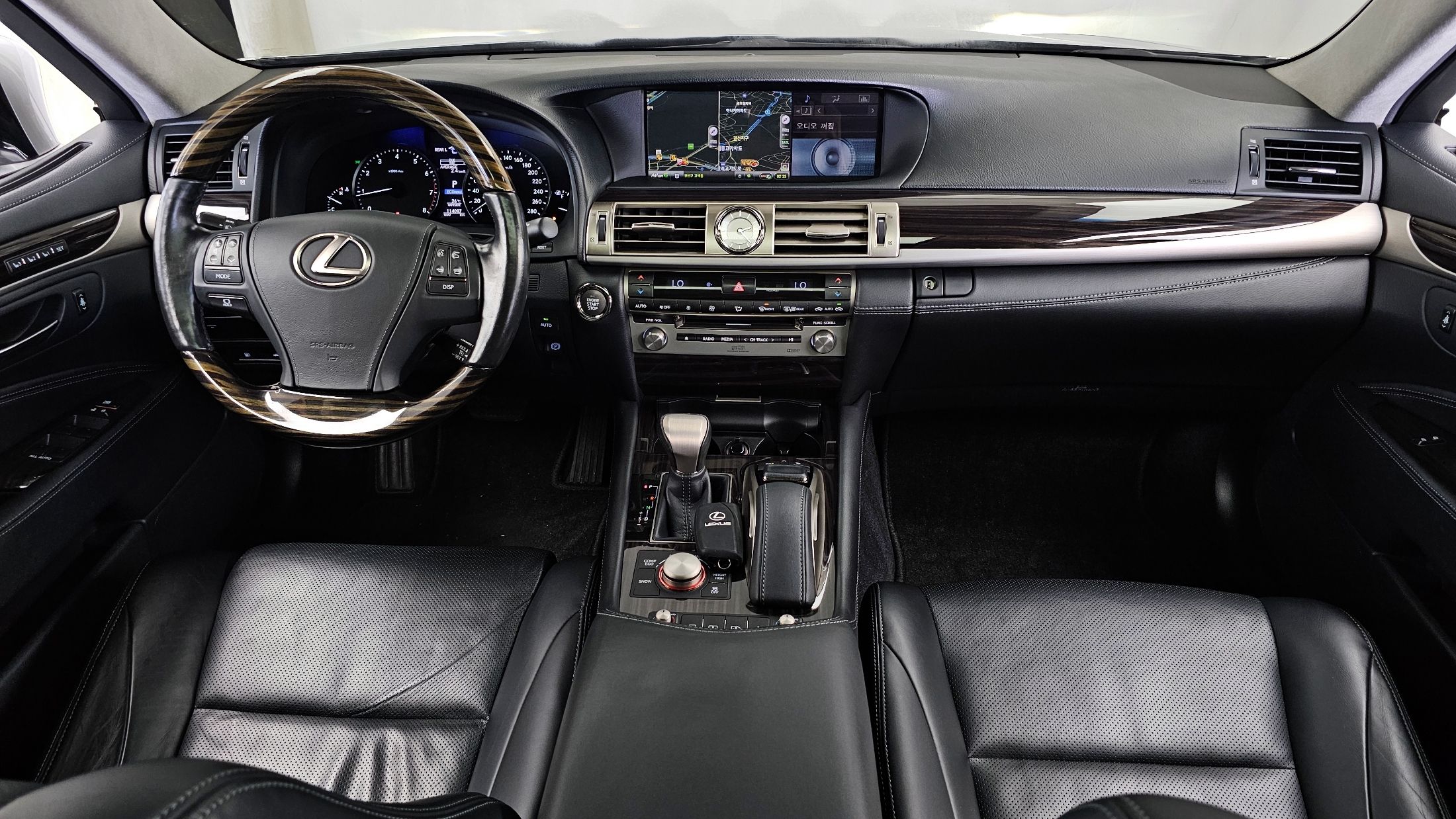 LEXUS LS460 2016